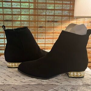 NWOB Qupid Pearl Heel Booties Sz 6M